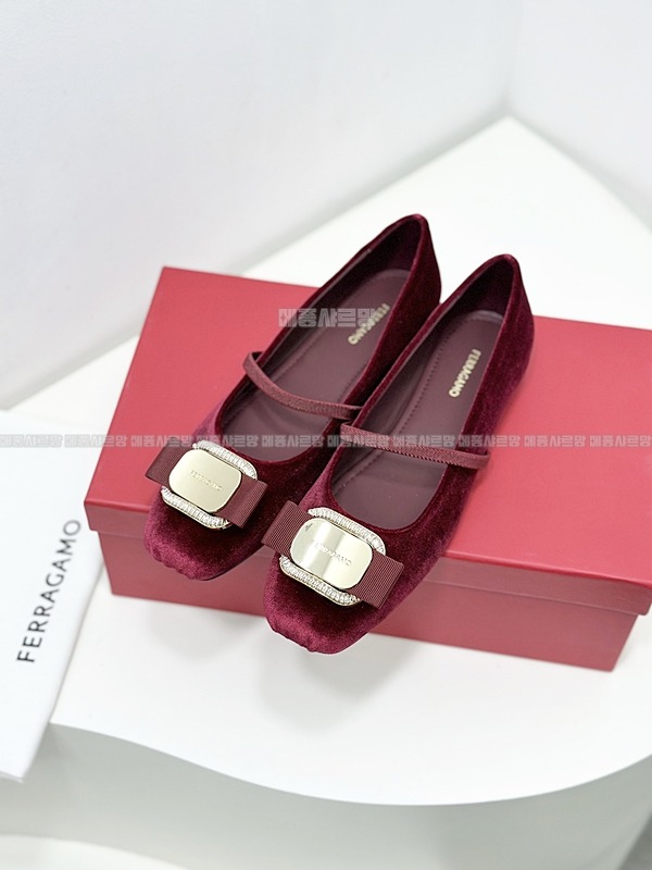 페라가모 메리제인 발레 플랫Weixin Image_202412152044162메종샤르망.jpg