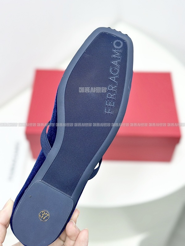 페라가모 메리제인 발레 플랫Weixin Image_20241215204418메종샤르망.jpg