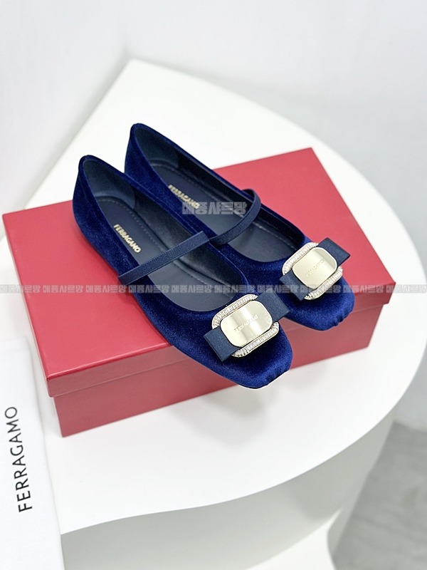 페라가모 메리제인 발레 플랫Weixin Image_20241215204419메종샤르망.jpg