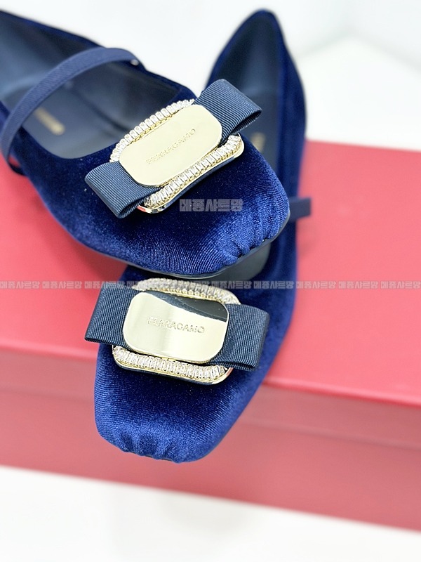 페라가모 메리제인 발레 플랫Weixin Image_202412152044193메종샤르망.jpg