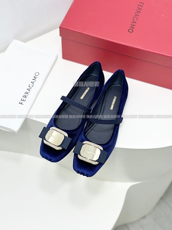 페라가모 메리제인 발레 플랫Weixin Image_202412152044191메종샤르망.jpg