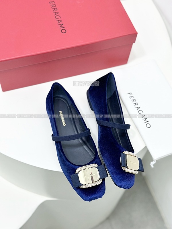페라가모 메리제인 발레 플랫Weixin Image_202412152044201메종샤르망.jpg