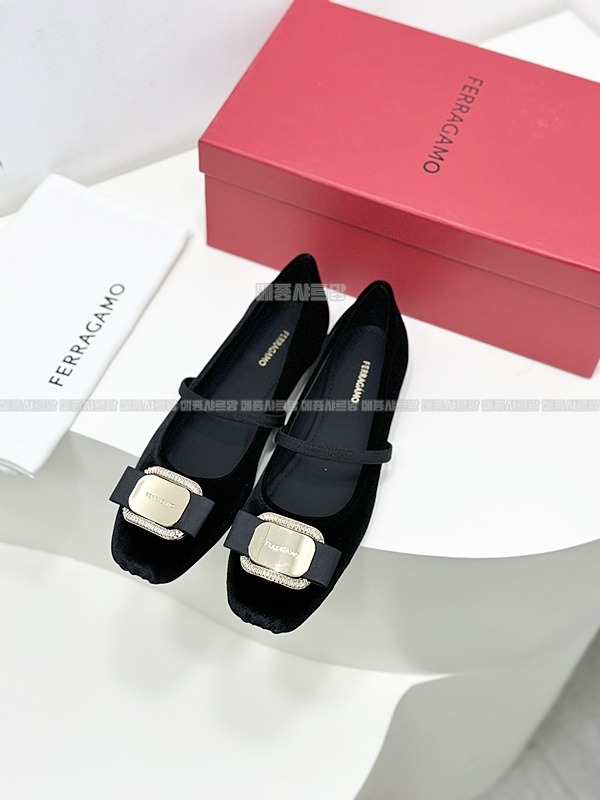 페라가모 메리제인 발레 플랫Weixin Image_202412152044172메종샤르망.jpg