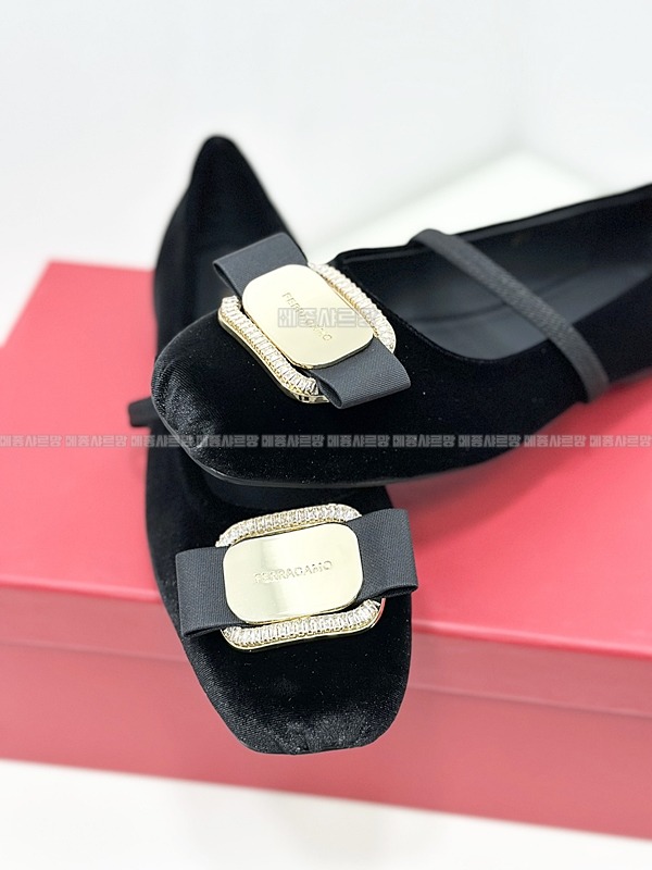 페라가모 메리제인 발레 플랫Weixin Image_202412152044171메종샤르망.jpg