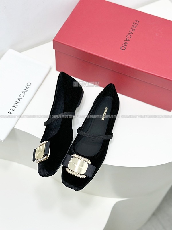 페라가모 메리제인 발레 플랫Weixin Image_202412152044173메종샤르망.jpg
