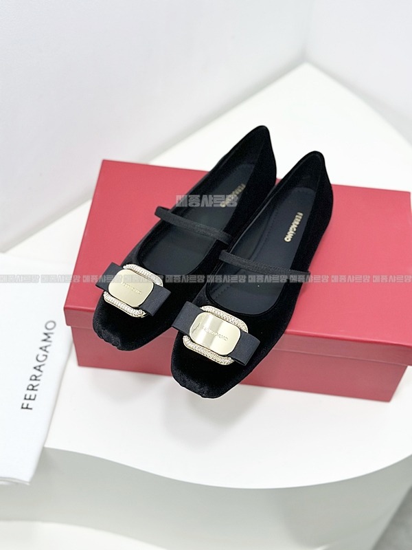 페라가모 메리제인 발레 플랫Weixin Image_202412152044182메종샤르망.jpg