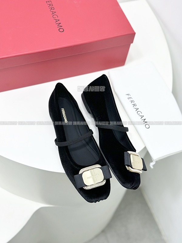 페라가모 메리제인 발레 플랫Weixin Image_202412152044181메종샤르망.jpg
