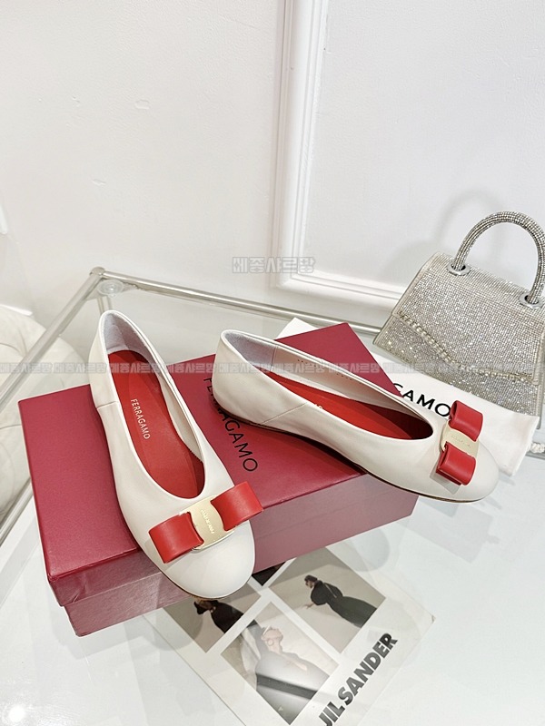 페라가모 바라 보우 발레 플랫Weixin Image_20241215210113메종샤르망.jpg