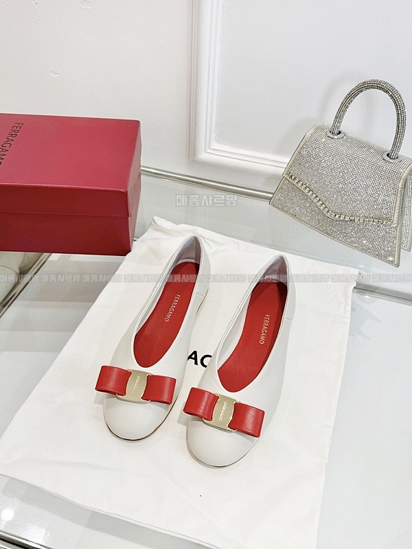 페라가모 바라 보우 발레 플랫Weixin Image_20241215210115메종샤르망.jpg