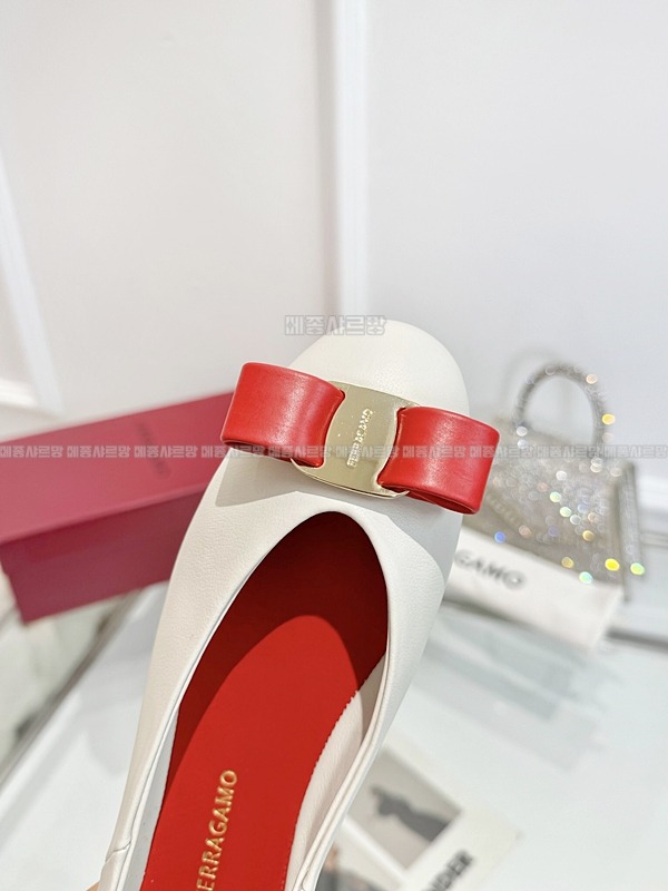 페라가모 바라 보우 발레 플랫Weixin Image_20241215210114메종샤르망.jpg