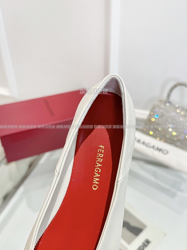 페라가모 바라 보우 발레 플랫Weixin Image_202412152101141메종샤르망.jpg