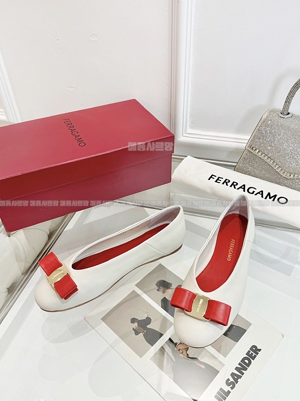 페라가모 바라 보우 발레 플랫Weixin Image_202412152101142메종샤르망.jpg