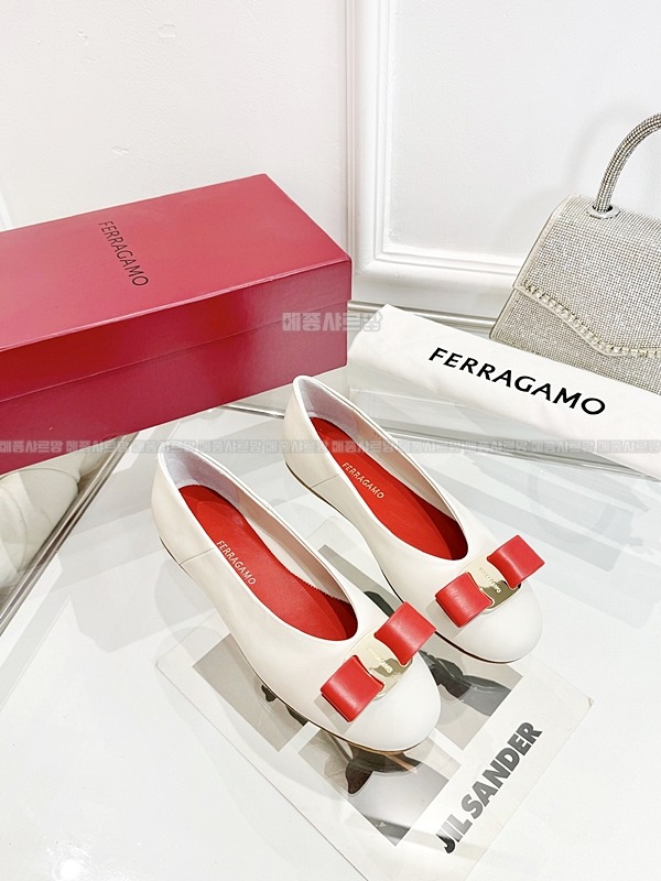 페라가모 바라 보우 발레 플랫Weixin Image_202412152101151메종샤르망.jpg