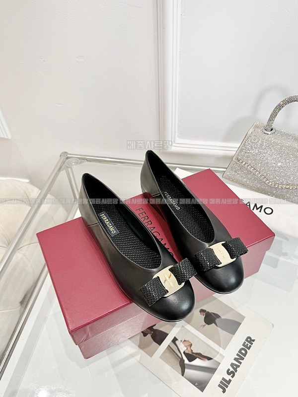 페라가모 바라 보우 발레 플랫Weixin Image_20241215210118메종샤르망.jpg