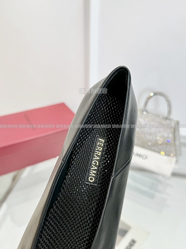 페라가모 바라 보우 발레 플랫Weixin Image_202412152101173메종샤르망.jpg