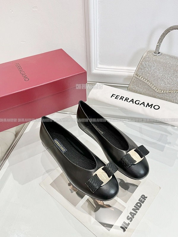페라가모 바라 보우 발레 플랫Weixin Image_202412152101182메종샤르망.jpg