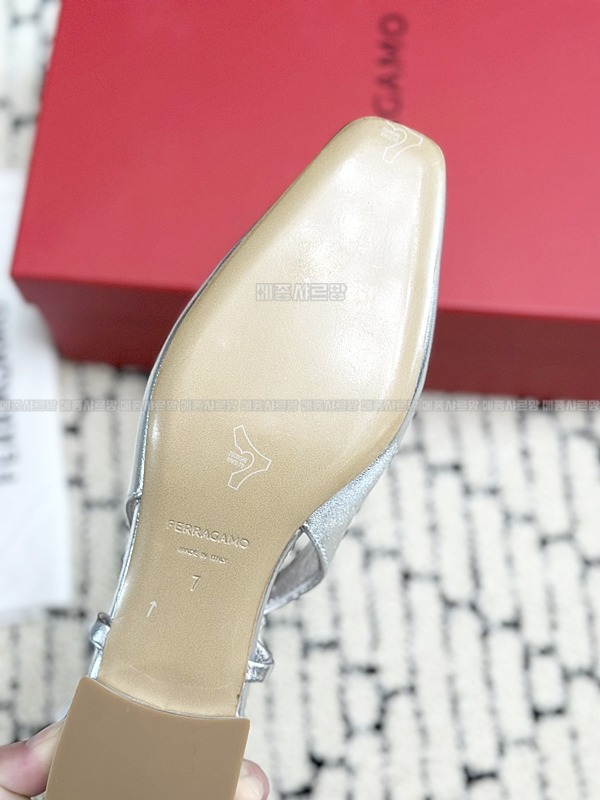 살바토레 페라가모 MARLINA 보우 슬링백Weixin Image_20241215212452메종샤르망.jpg
