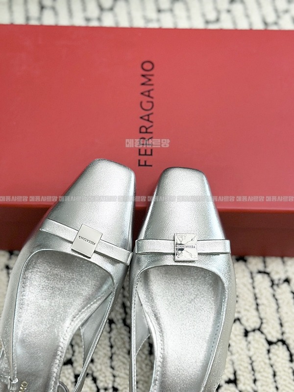살바토레 페라가모 MARLINA 보우 슬링백Weixin Image_202412152124533메종샤르망.jpg