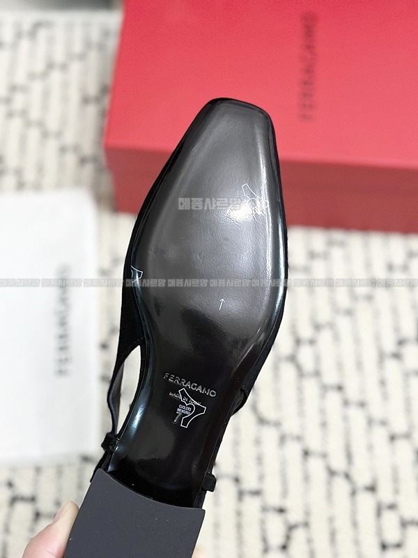 살바토레 페라가모 MARLINA 보우 슬링백Weixin Image_20241215212450메종샤르망.jpg