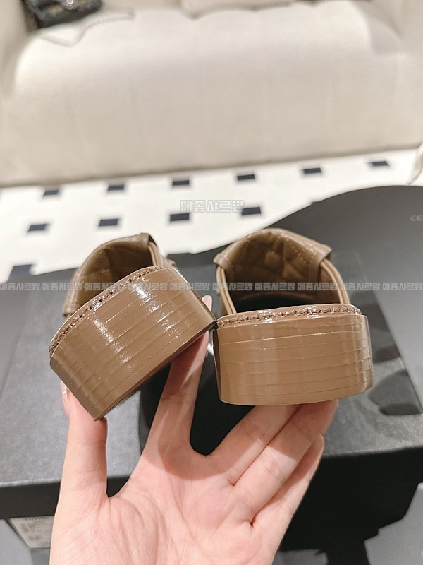 샤넬 25C CC로고 턴락 퀼팅 뮬 블로퍼Weixin Image_20241219224613메종샤르망.jpg