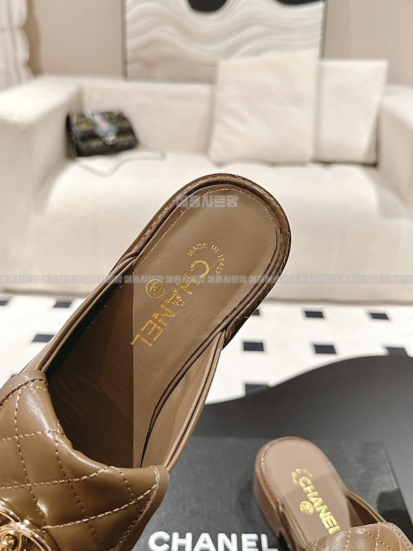 샤넬 25C CC로고 턴락 퀼팅 뮬 블로퍼Weixin Image_202412192246121메종샤르망.jpg