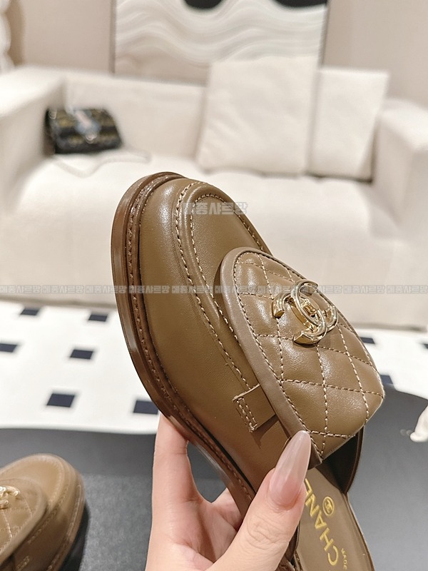 샤넬 25C CC로고 턴락 퀼팅 뮬 블로퍼Weixin Image_202412192246131메종샤르망.jpg