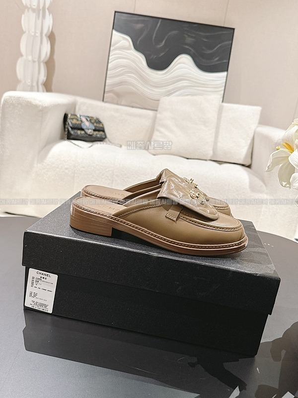 샤넬 25C CC로고 턴락 퀼팅 뮬 블로퍼Weixin Image_202412192246141메종샤르망.jpg