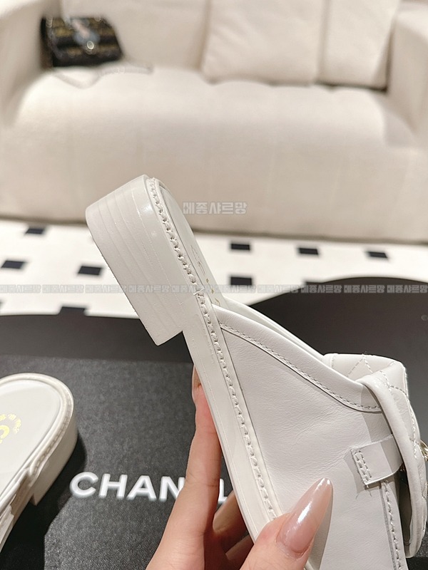 샤넬 25C CC로고 턴락 퀼팅 뮬 블로퍼Weixin Image_20241219224616메종샤르망.jpg