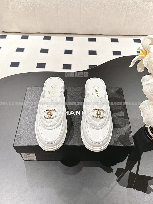 샤넬 25C CC로고 턴락 퀼팅 뮬 블로퍼Weixin Image_20241219224618메종샤르망.jpg