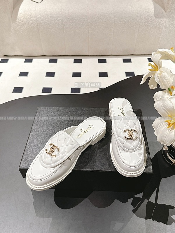 샤넬 25C CC로고 턴락 퀼팅 뮬 블로퍼Weixin Image_20241219224620메종샤르망.jpg