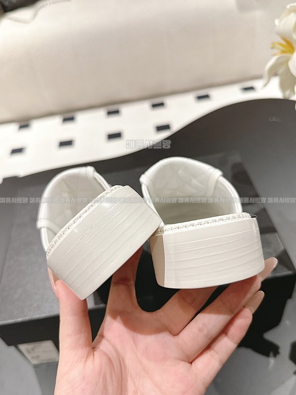 샤넬 25C CC로고 턴락 퀼팅 뮬 블로퍼Weixin Image_202412192246161메종샤르망.jpg