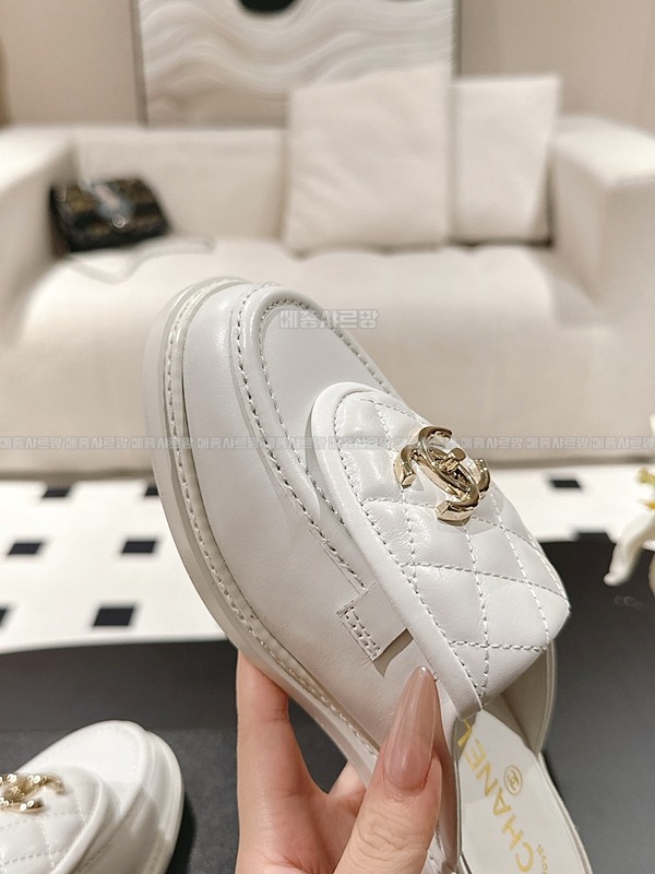 샤넬 25C CC로고 턴락 퀼팅 뮬 블로퍼Weixin Image_202412192246172메종샤르망.jpg