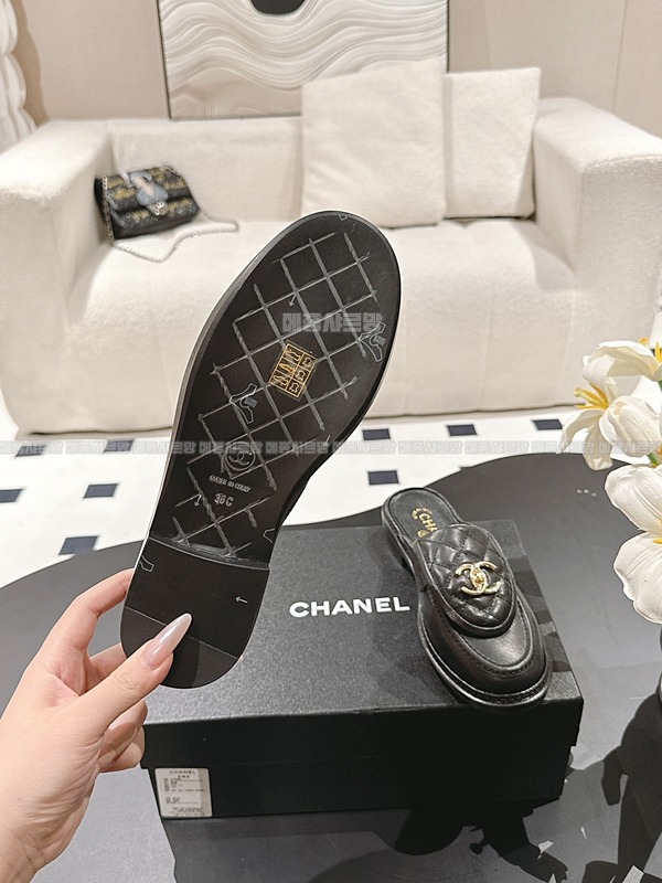 샤넬 25C CC로고 턴락 퀼팅 뮬 블로퍼Weixin Image_20241219224620메종샤르망.jpg