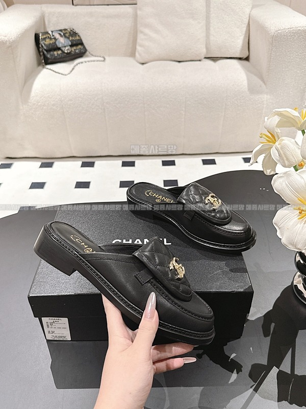 샤넬 25C CC로고 턴락 퀼팅 뮬 블로퍼Weixin Image_20241219224621메종샤르망.jpg