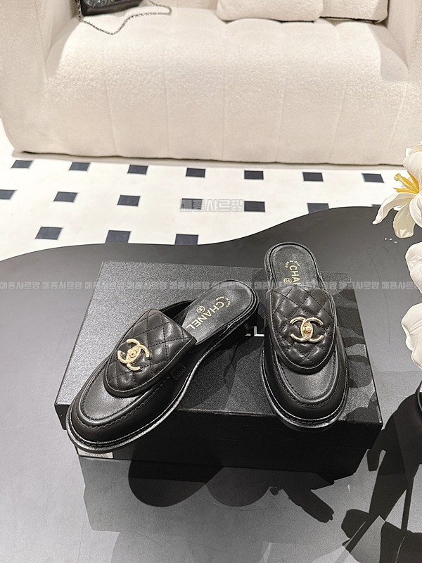 샤넬 25C CC로고 턴락 퀼팅 뮬 블로퍼Weixin Image_20241219224623메종샤르망.jpg