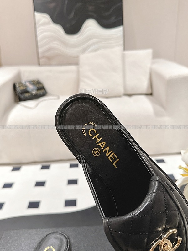 샤넬 25C CC로고 턴락 퀼팅 뮬 블로퍼Weixin Image_202412192246222메종샤르망.jpg