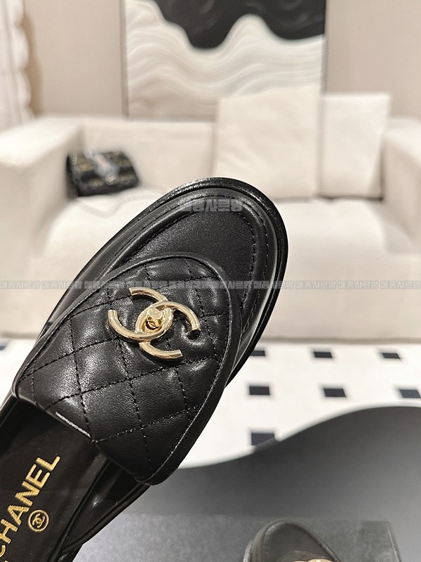 샤넬 25C CC로고 턴락 퀼팅 뮬 블로퍼Weixin Image_202412192246221메종샤르망.jpg