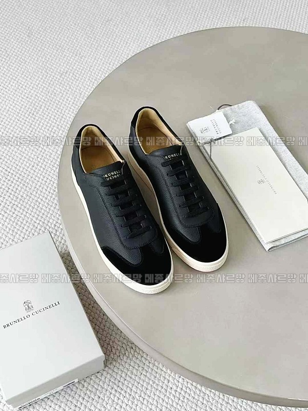 부르넬로쿠치넬리스니커즈20241221-142542-010메종샤르망.JPG