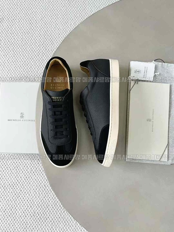 부르넬로쿠치넬리스니커즈20241221-142542-011메종샤르망.JPG
