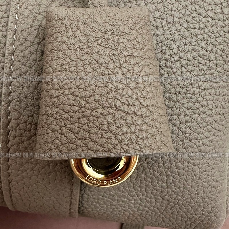 로로피아나룸백L2520241225-175702-052메종샤르망.JPG