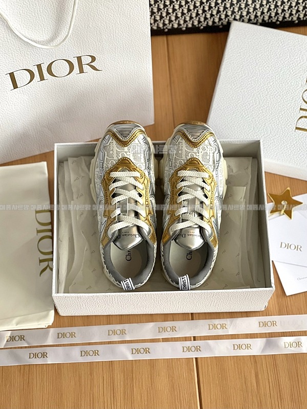 디올 운동화 디올 바이브 스니커즈Weixin Image_20241226214032메종샤르망.jpg