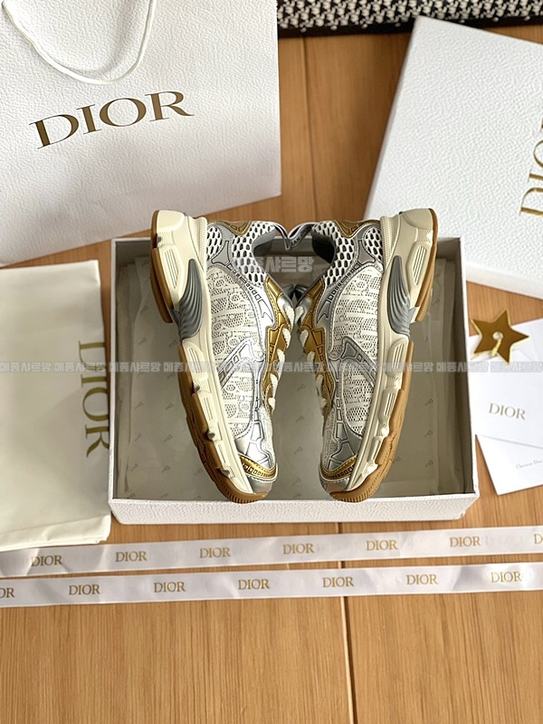 디올 운동화 디올 바이브 스니커즈Weixin Image_202412262140322메종샤르망.jpg