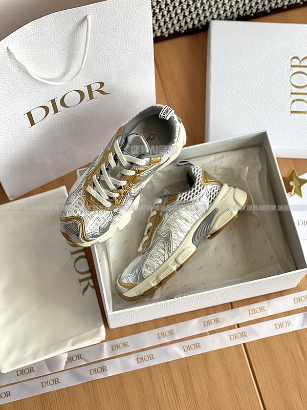 디올 운동화 디올 바이브 스니커즈Weixin Image_202412262140321메종샤르망.jpg
