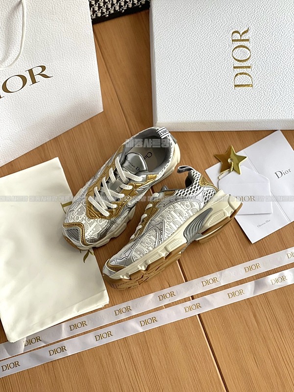 디올 운동화 디올 바이브 스니커즈Weixin Image_202412262140323메종샤르망.jpg