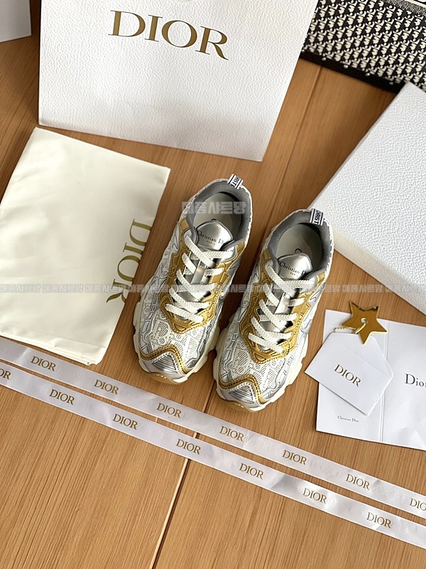 디올 운동화 디올 바이브 스니커즈Weixin Image_202412262140332메종샤르망.jpg