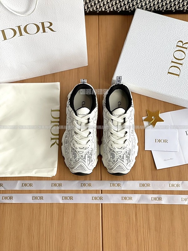 디올 운동화 디올 바이브 스니커즈Weixin Image_20241226214031메종샤르망.jpg