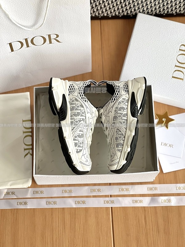 디올 운동화 디올 바이브 스니커즈Weixin Image_202412262140301메종샤르망.jpg