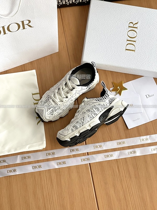 디올 운동화 디올 바이브 스니커즈Weixin Image_202412262140302메종샤르망.jpg