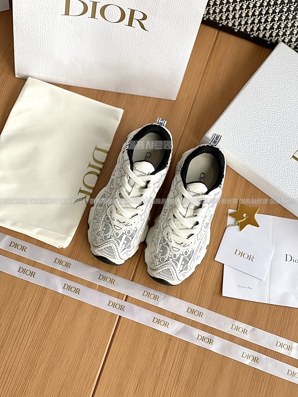 디올 운동화 디올 바이브 스니커즈Weixin Image_202412262140312메종샤르망.jpg