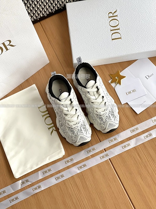 디올 운동화 디올 바이브 스니커즈Weixin Image_202412262140311메종샤르망.jpg